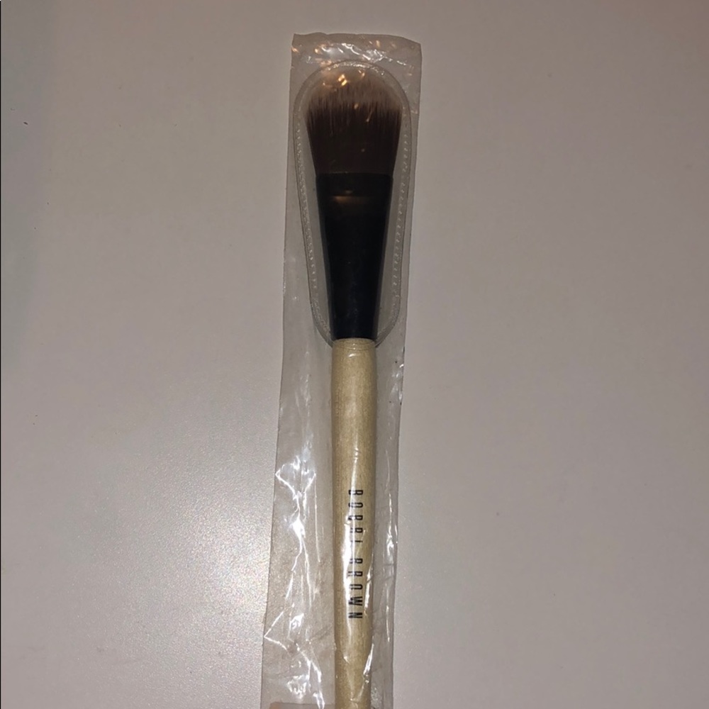 BRAND NEW Bobbi Brown foundation brush